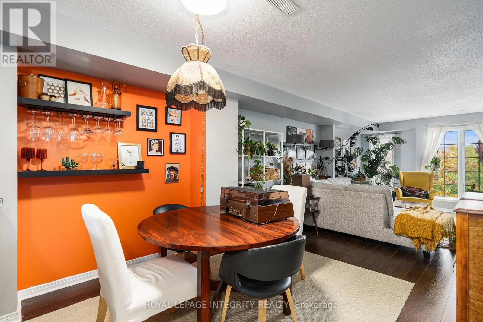 813 LONGFIELDS DRIVE