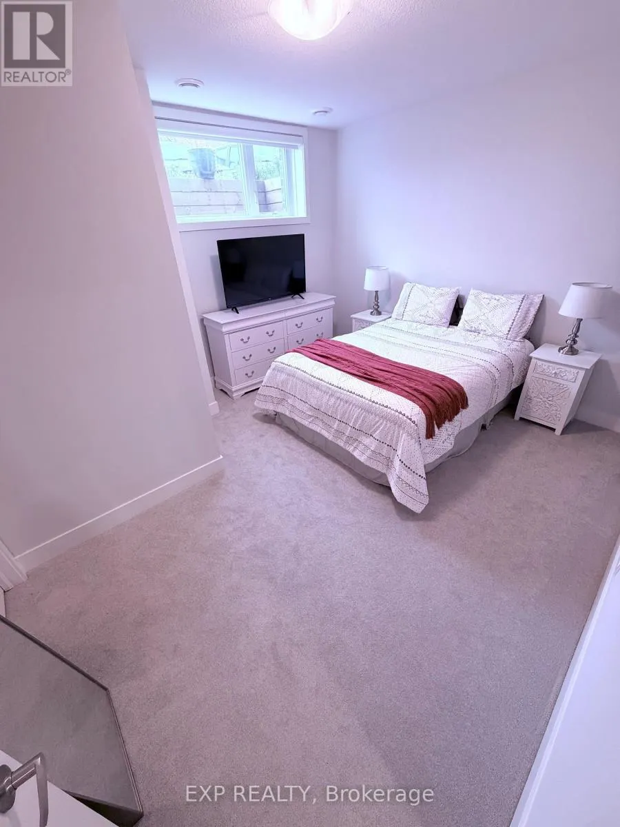 9 - 990 DEVERON CRESCENT, #9