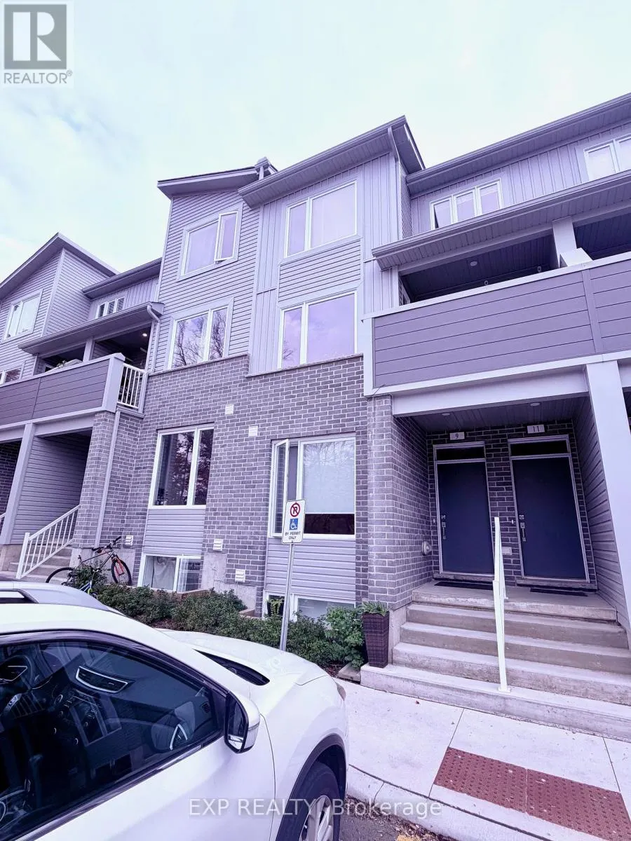 9 - 990 DEVERON CRESCENT, #9