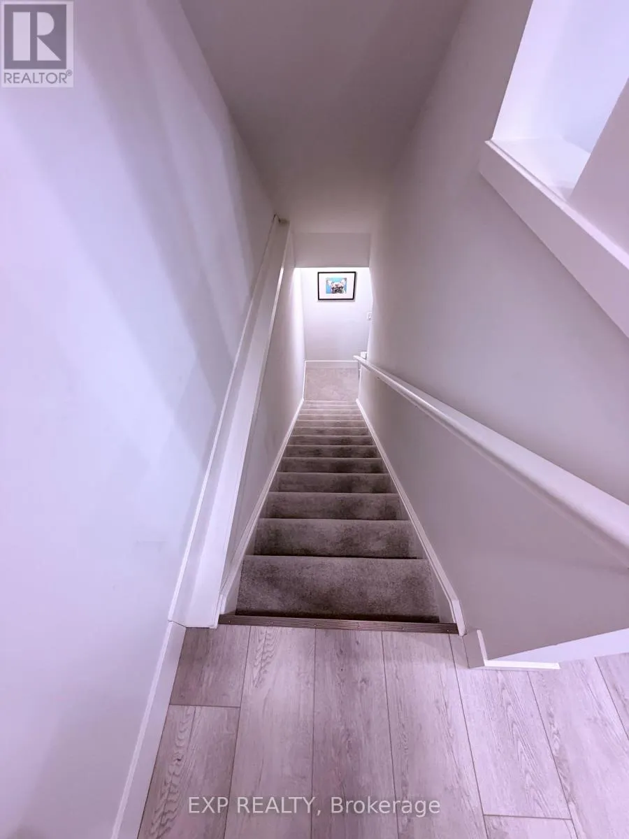 9 - 990 DEVERON CRESCENT, #9