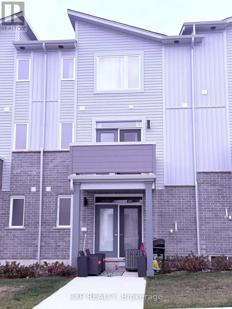 9 - 990 DEVERON CRESCENT, #9