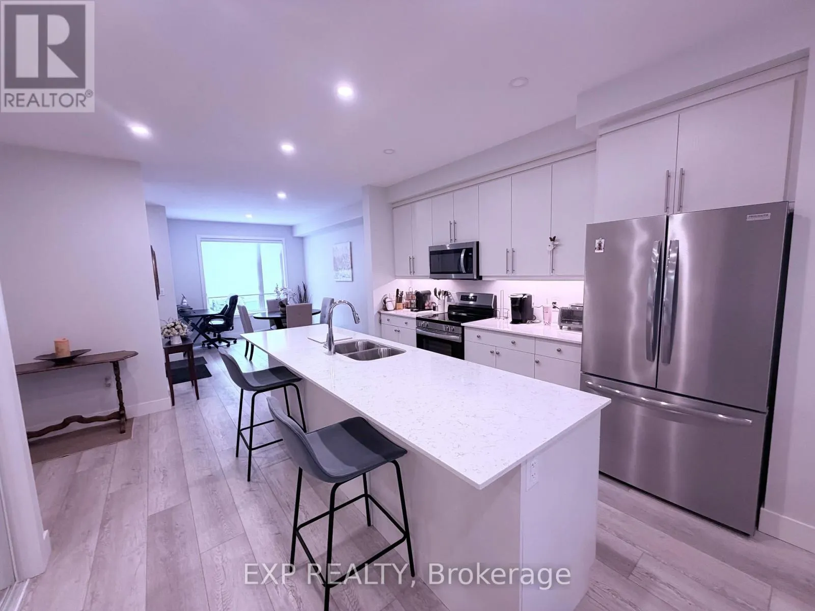 9 - 990 DEVERON CRESCENT, #9