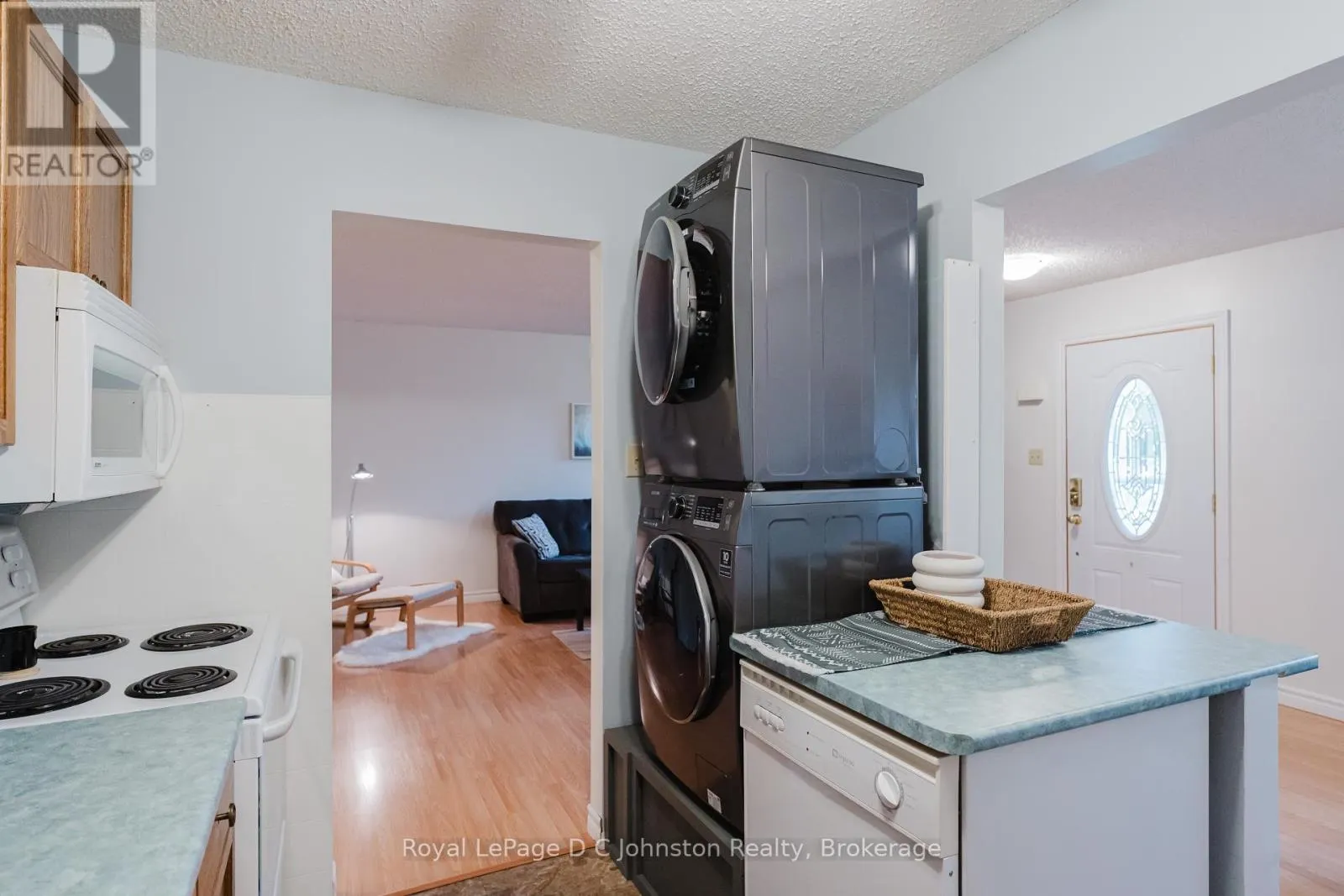 38 - 303 WATERLOO STREET, #38
