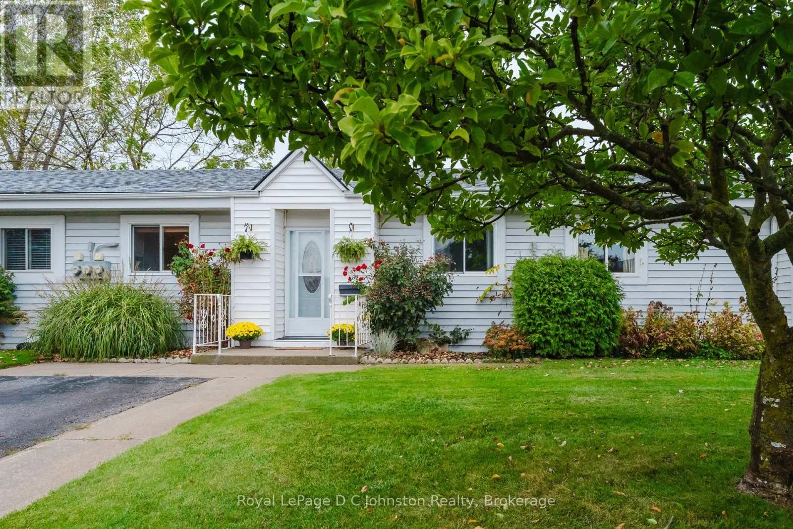 38 - 303 WATERLOO STREET, #38