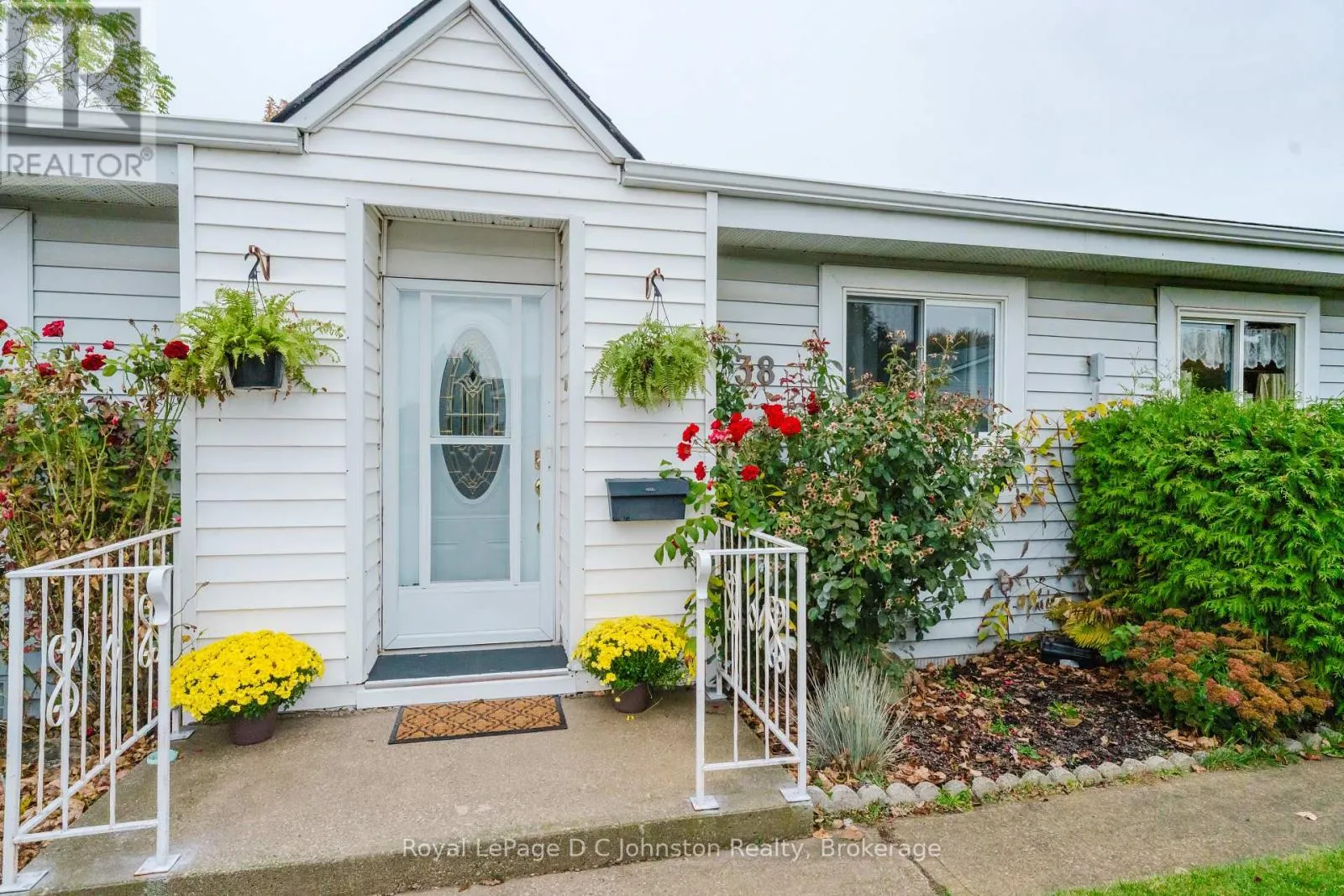 38 - 303 WATERLOO STREET, #38