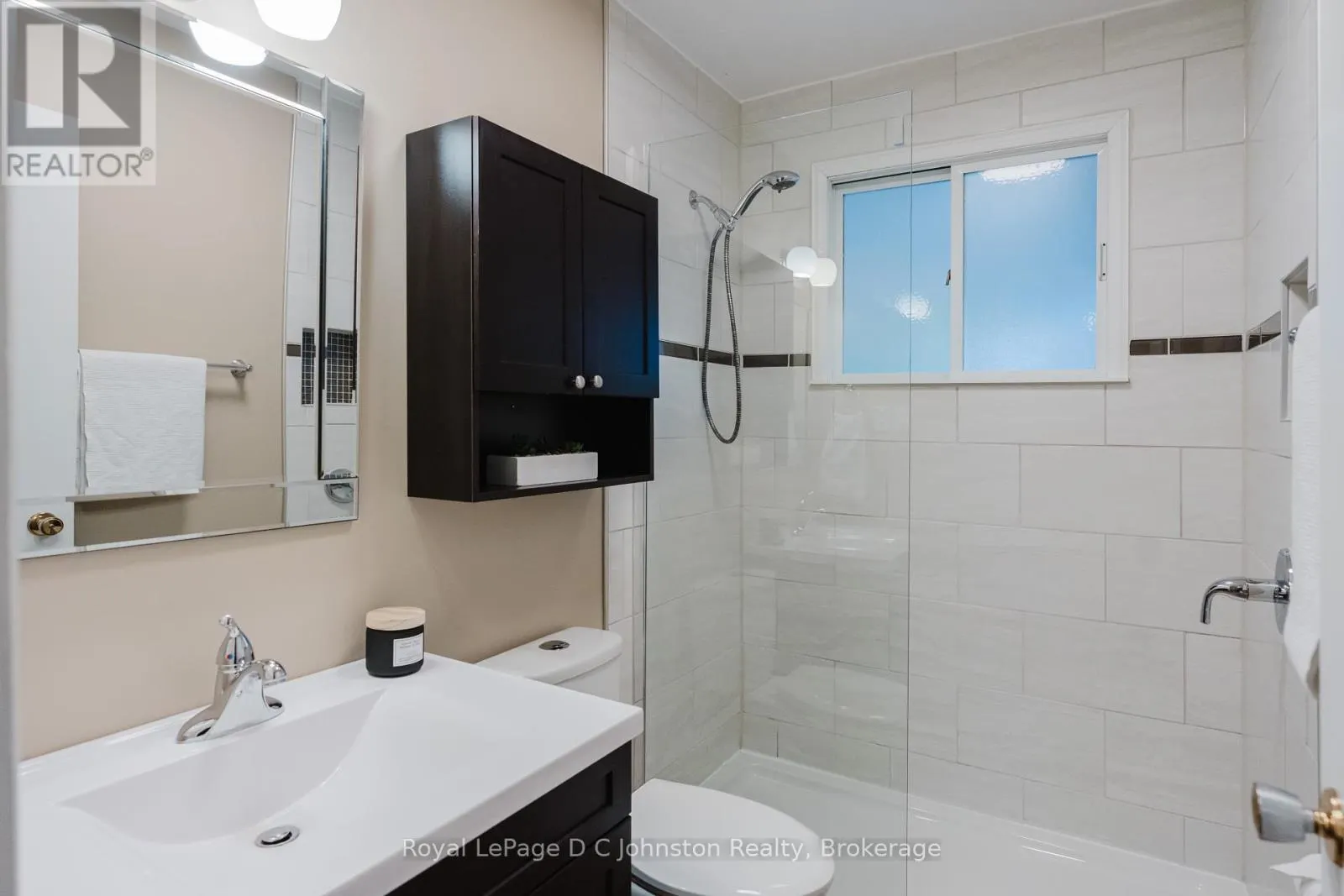 38 - 303 WATERLOO STREET, #38