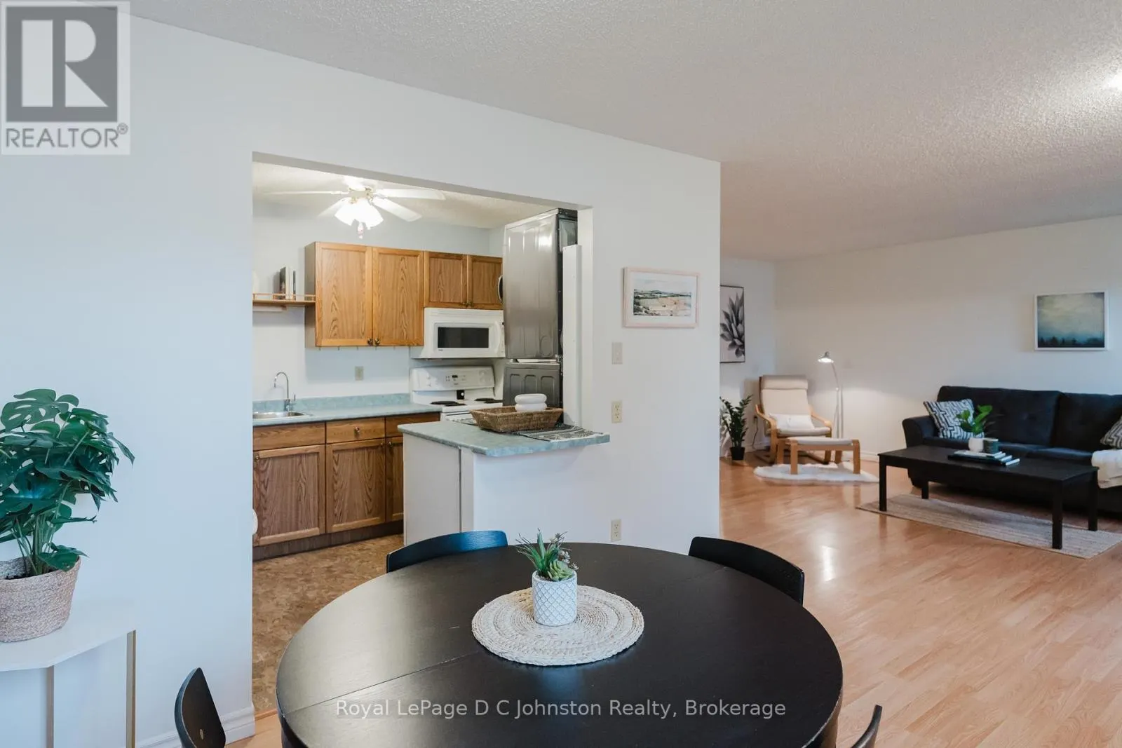 38 - 303 WATERLOO STREET, #38