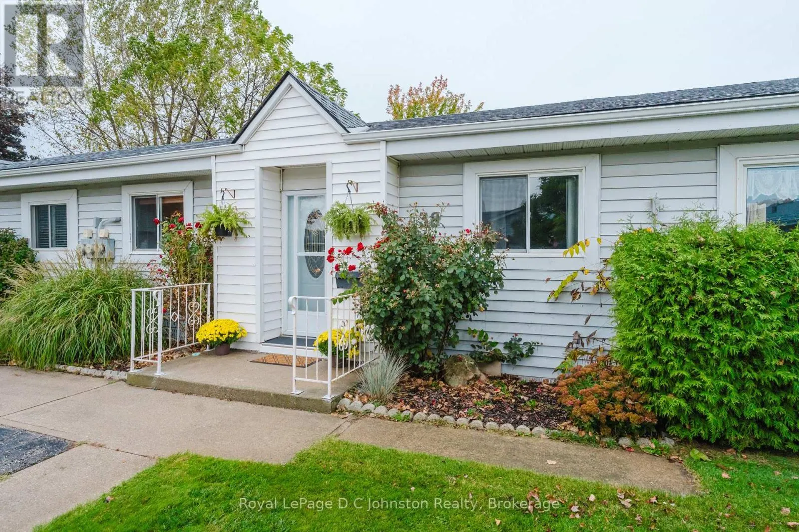 38 - 303 WATERLOO STREET, #38