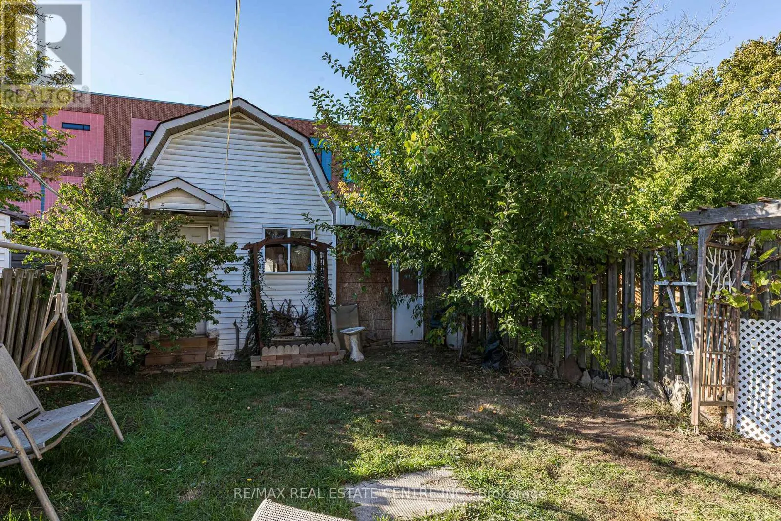 23 FREDERICK AVENUE