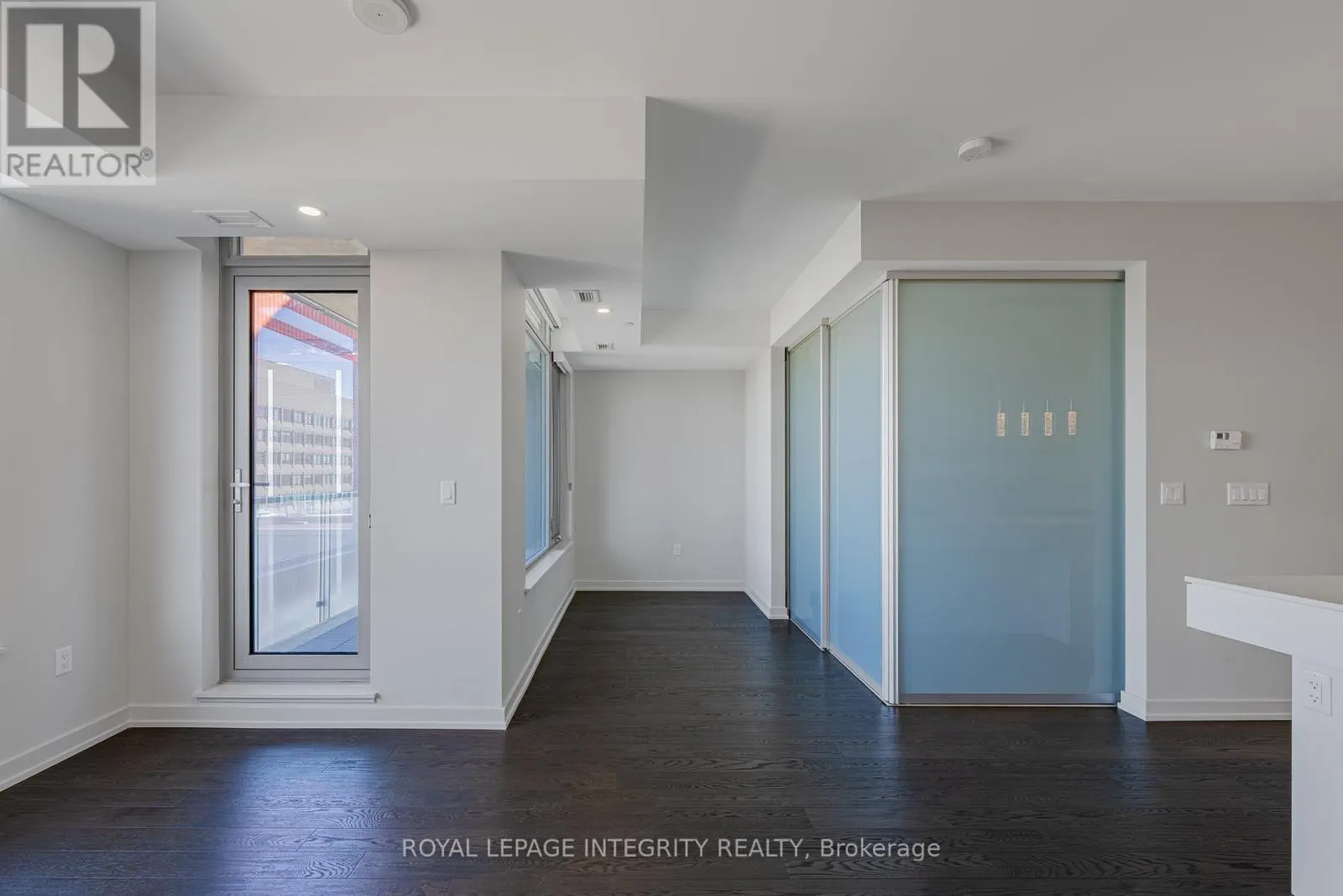 1006 - 101 QUEEN STREET