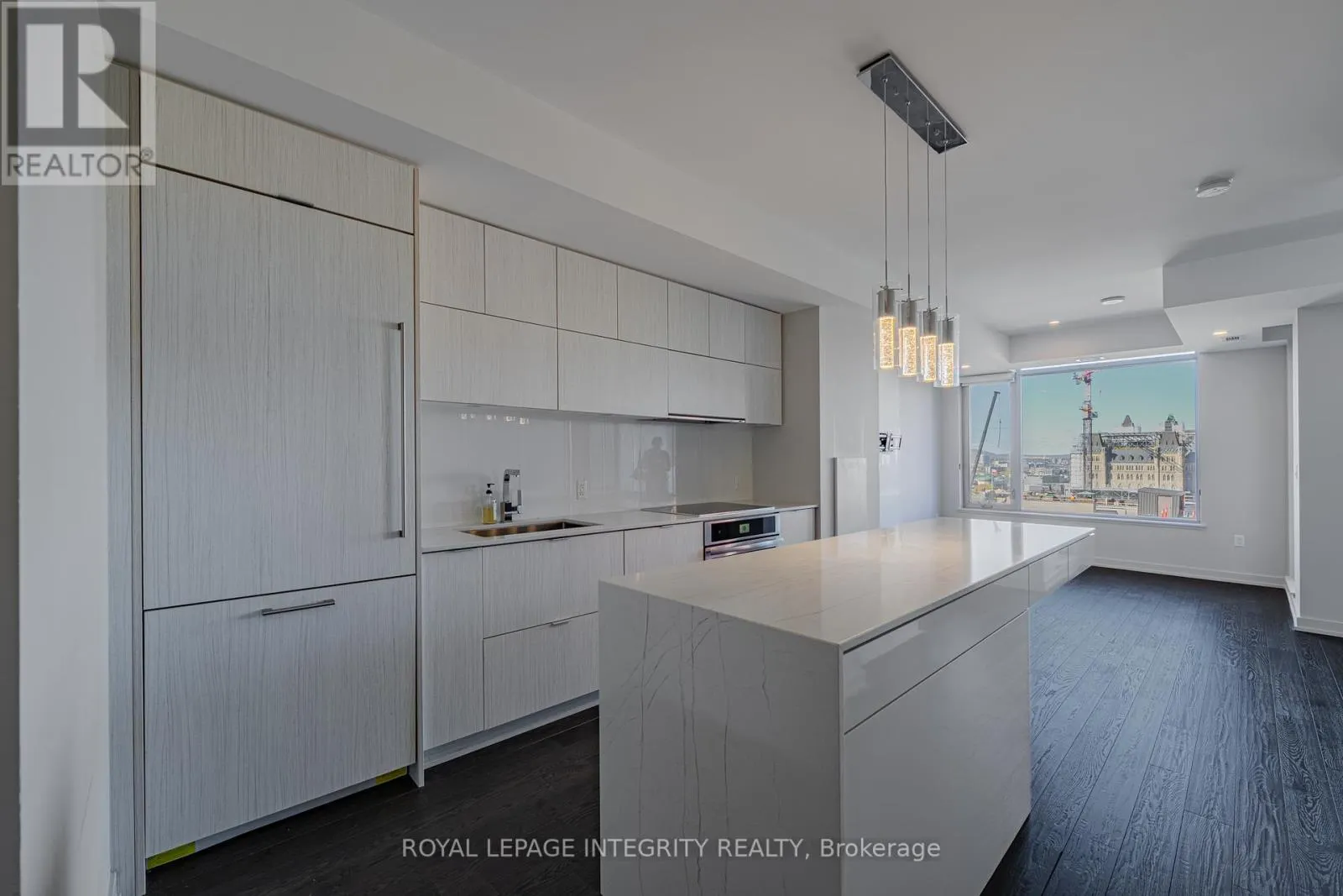 1006 - 101 QUEEN STREET