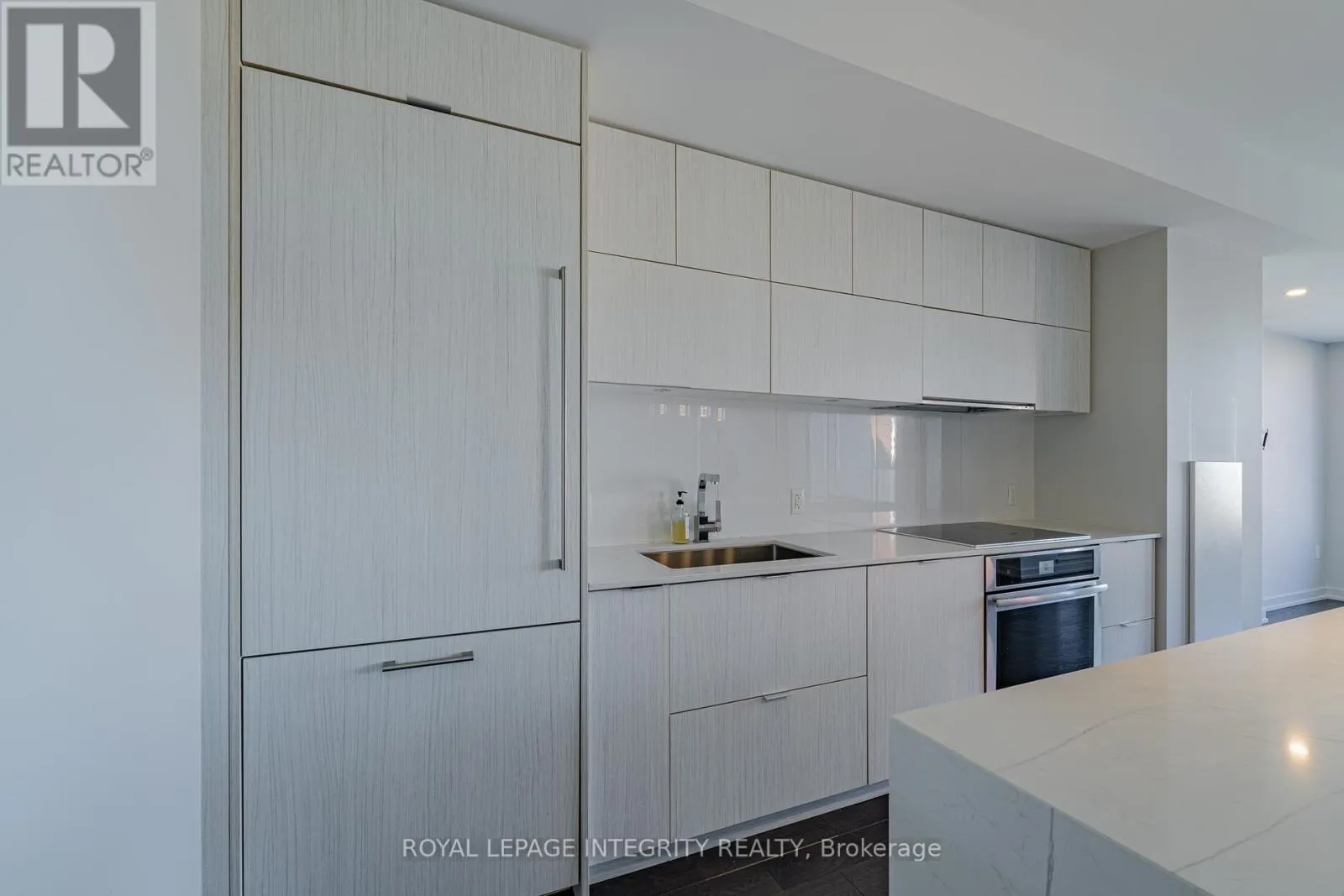 1006 - 101 QUEEN STREET