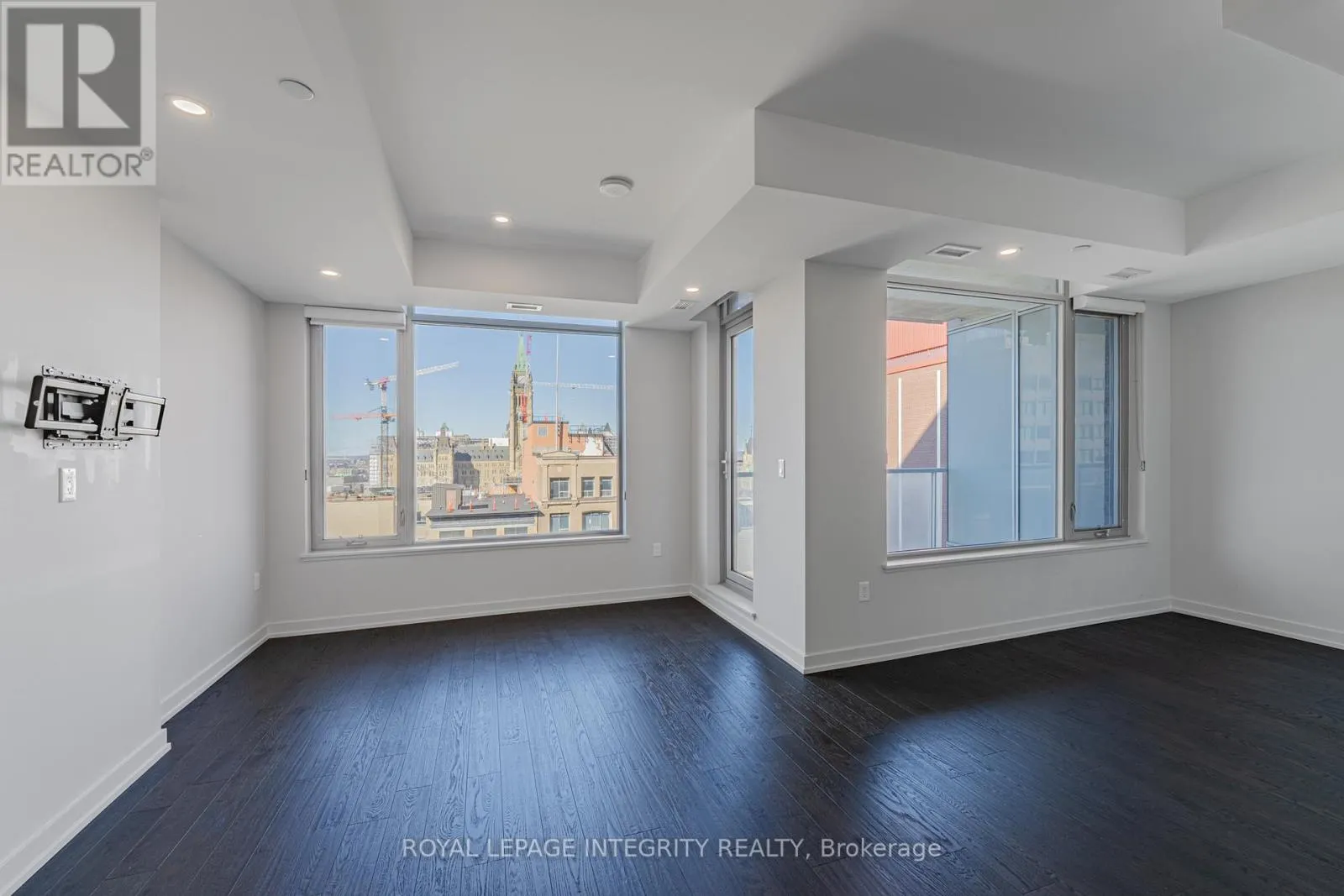 1006 - 101 QUEEN STREET