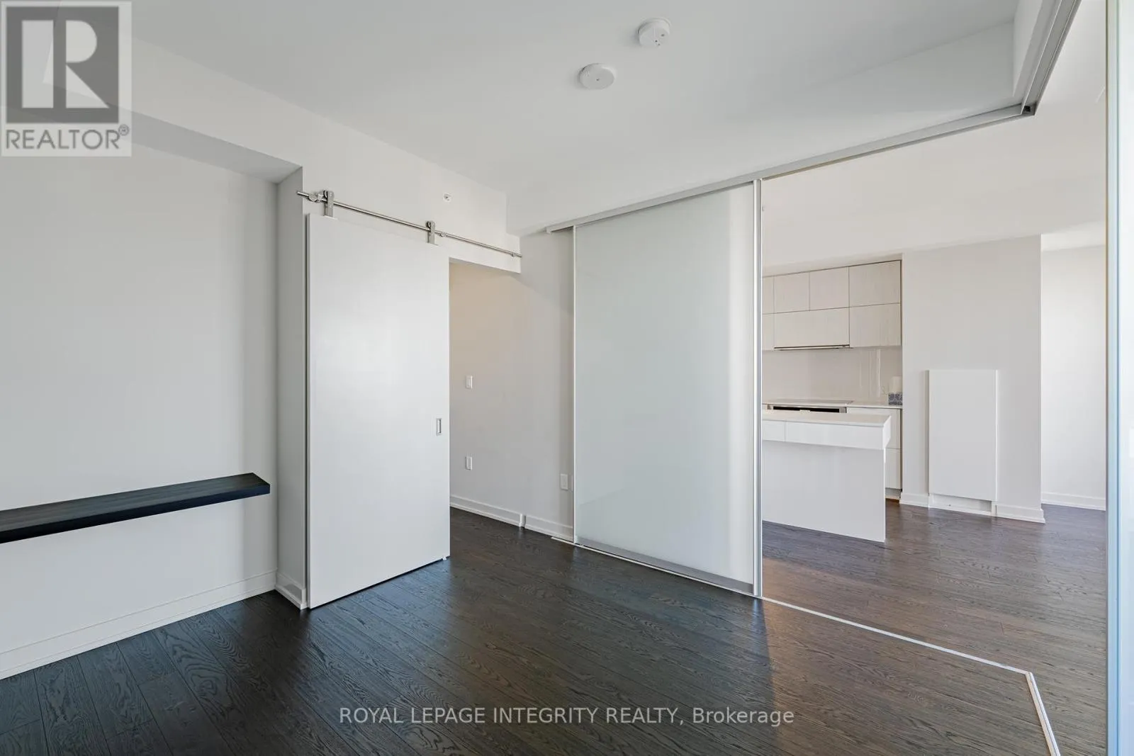 1006 - 101 QUEEN STREET