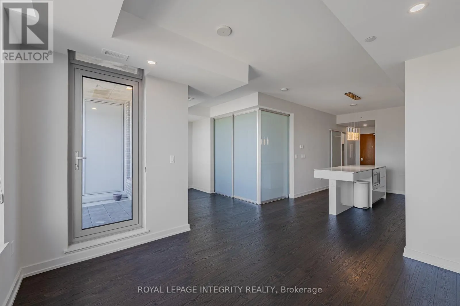 1006 - 101 QUEEN STREET