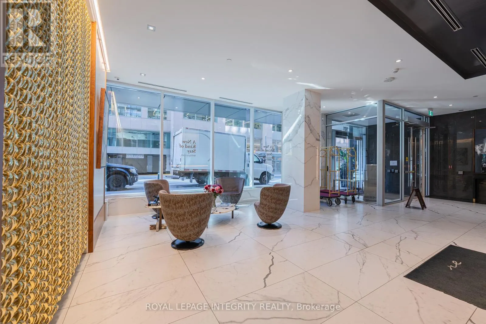 1006 - 101 QUEEN STREET