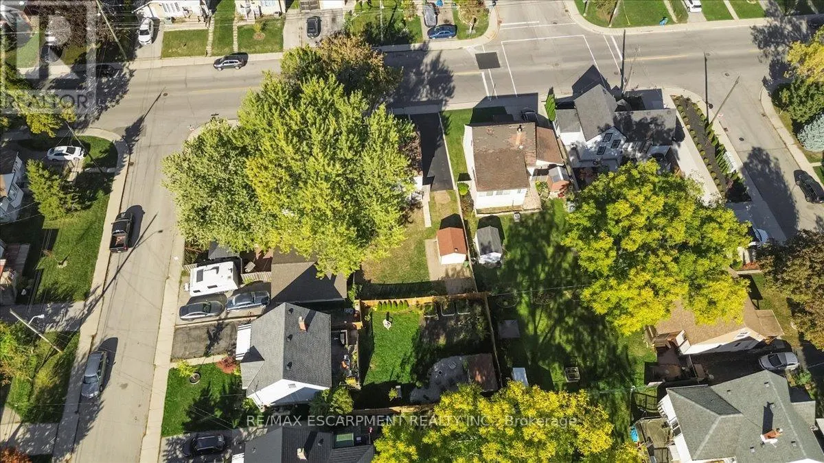 832 QUEENSDALE AVENUE