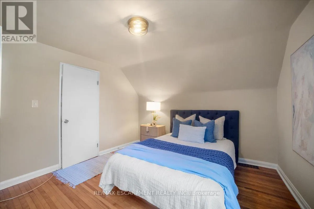 832 QUEENSDALE AVENUE