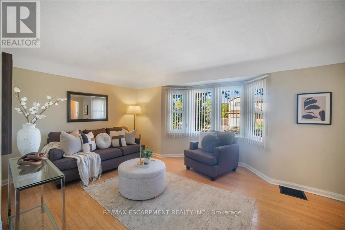 832 QUEENSDALE AVENUE