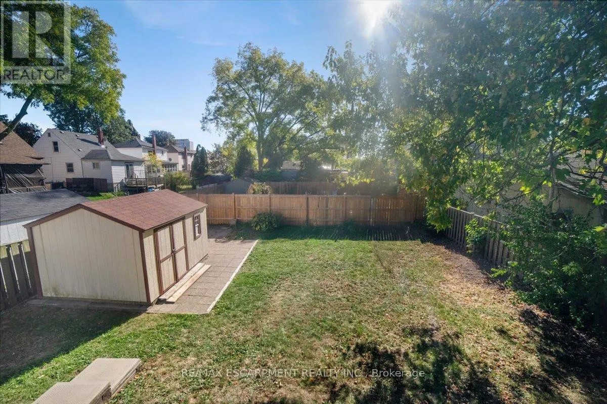 832 QUEENSDALE AVENUE