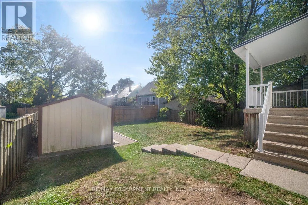 832 QUEENSDALE AVENUE