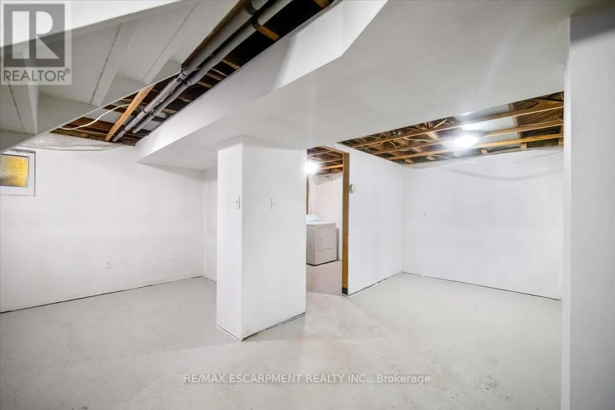 832 QUEENSDALE AVENUE