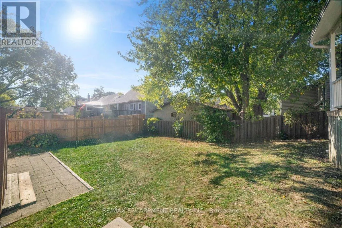 832 QUEENSDALE AVENUE