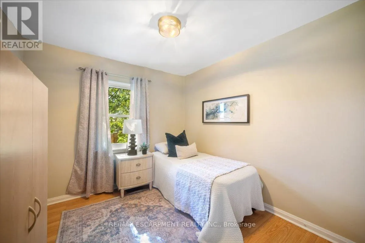 832 QUEENSDALE AVENUE