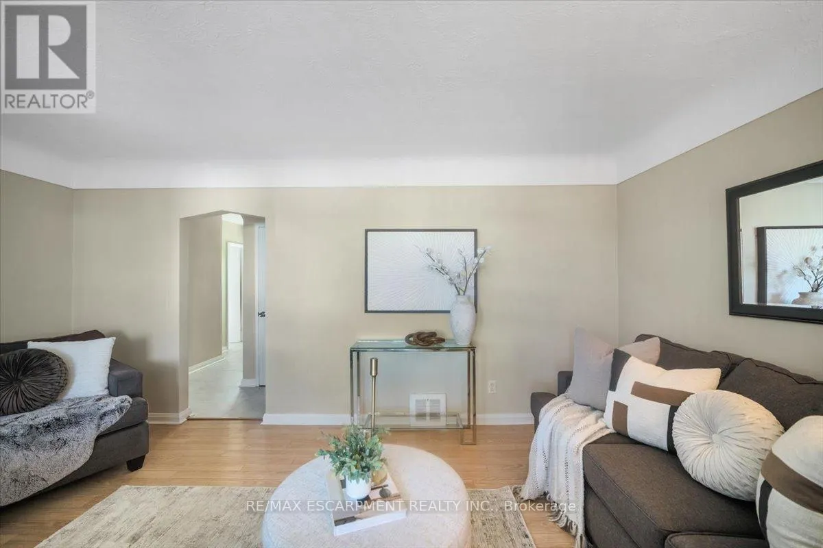 832 QUEENSDALE AVENUE