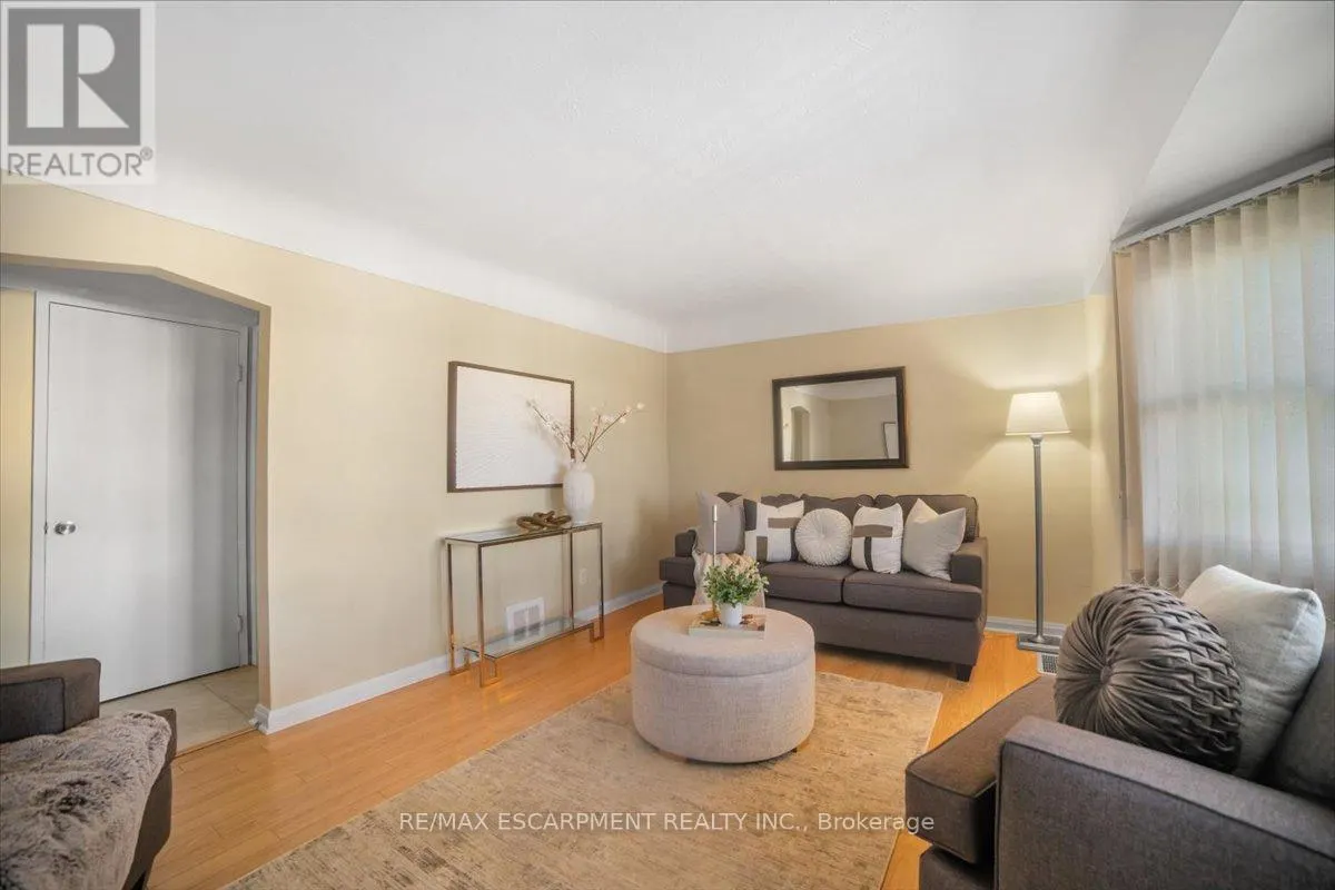 832 QUEENSDALE AVENUE