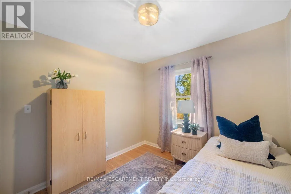 832 QUEENSDALE AVENUE
