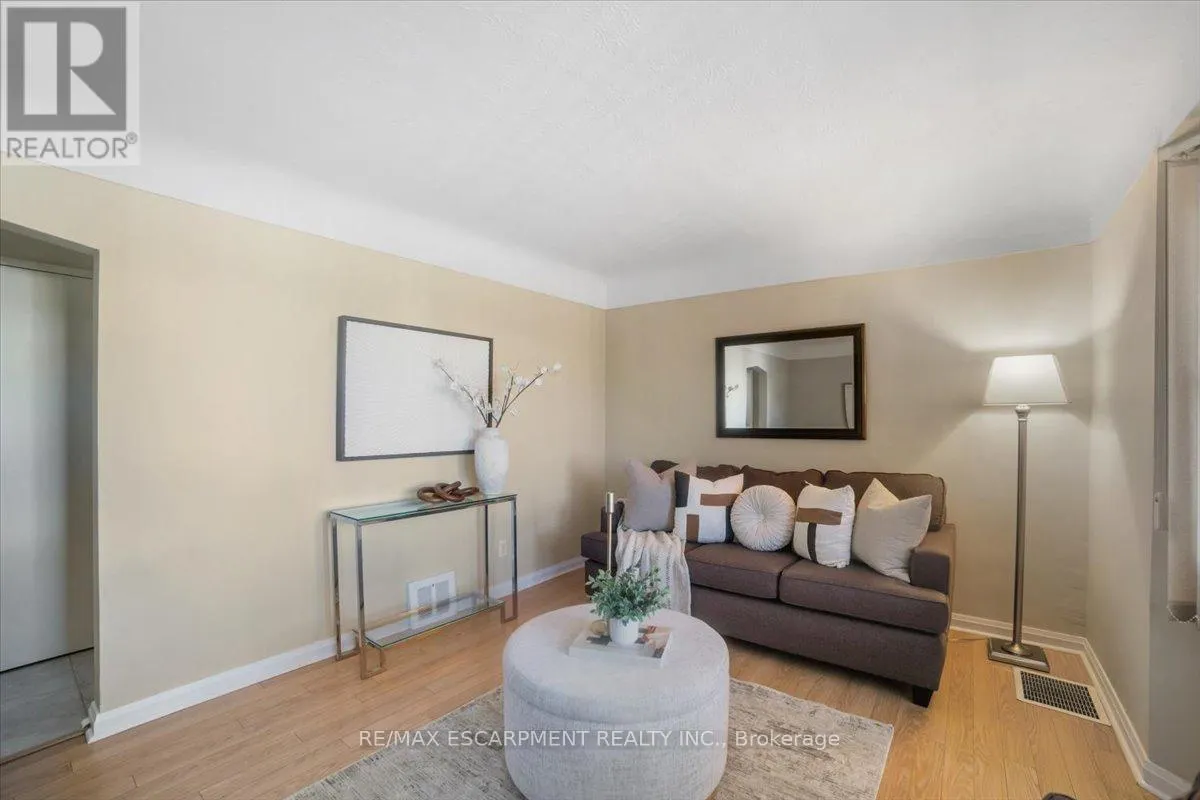 832 QUEENSDALE AVENUE