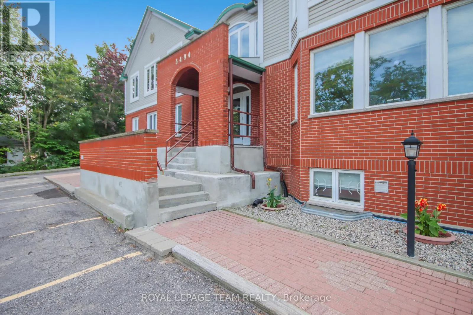 1B - 5494 MAIN STREET W