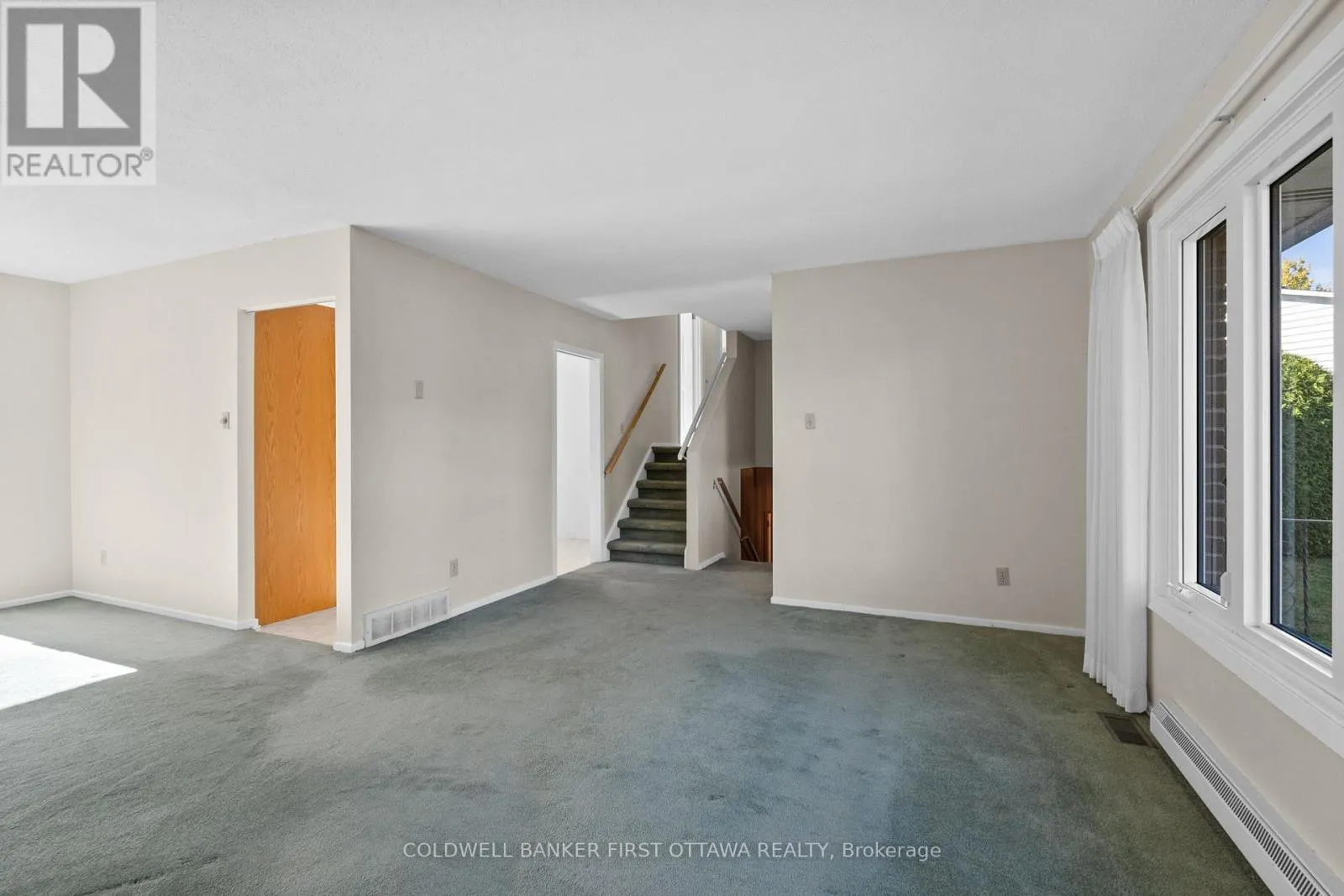 7 MIDDLEWOOD COURT
