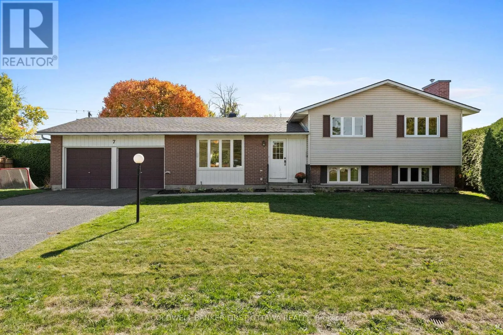 7 MIDDLEWOOD COURT
