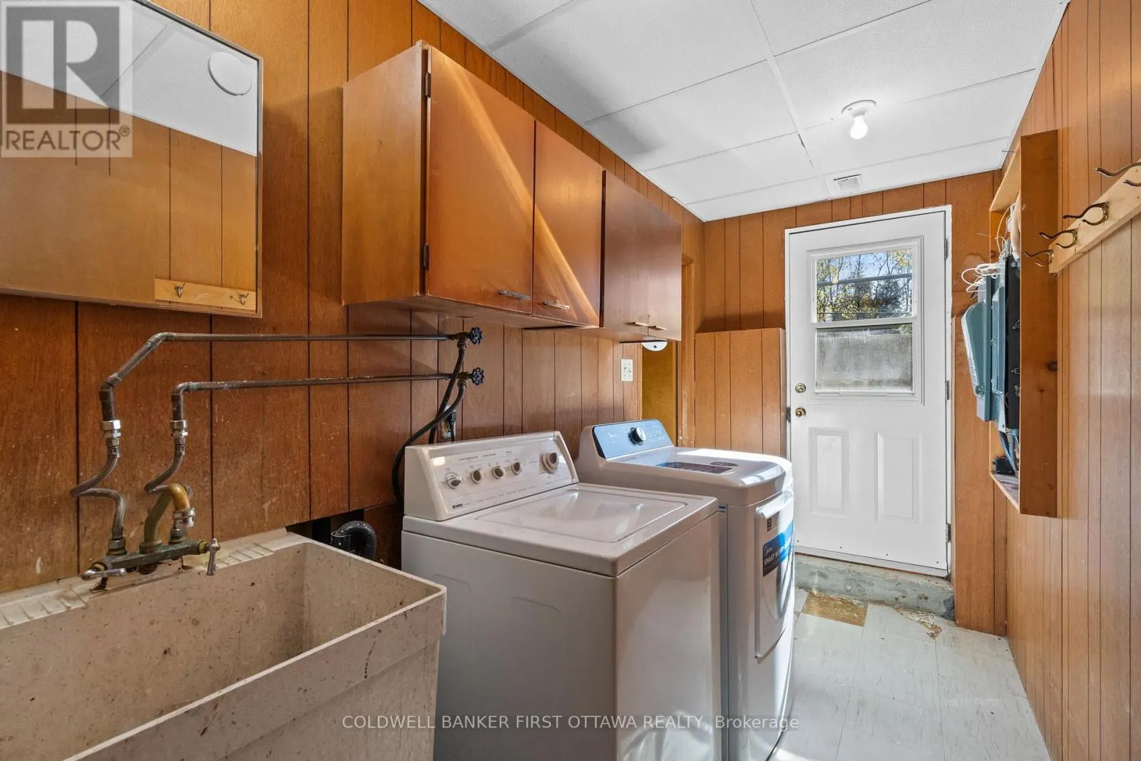 7 MIDDLEWOOD COURT