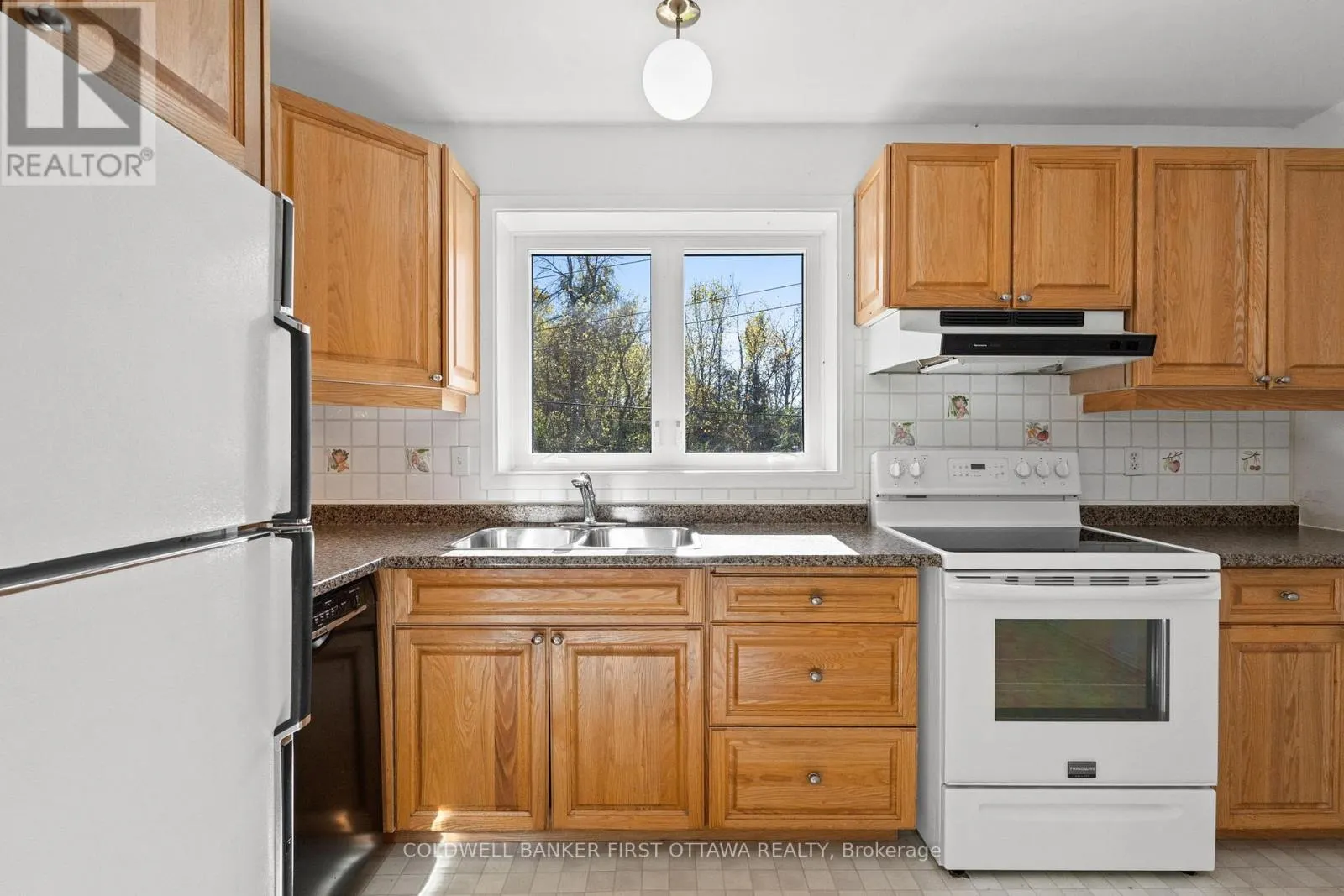 7 MIDDLEWOOD COURT