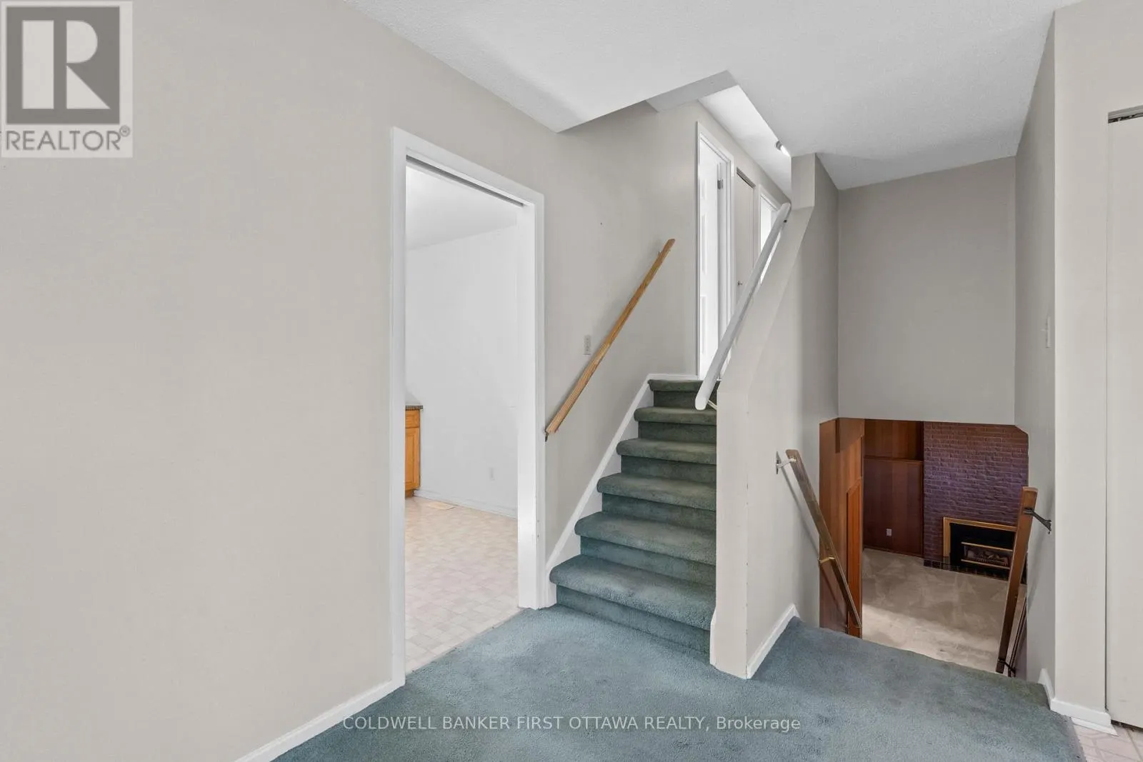 7 MIDDLEWOOD COURT