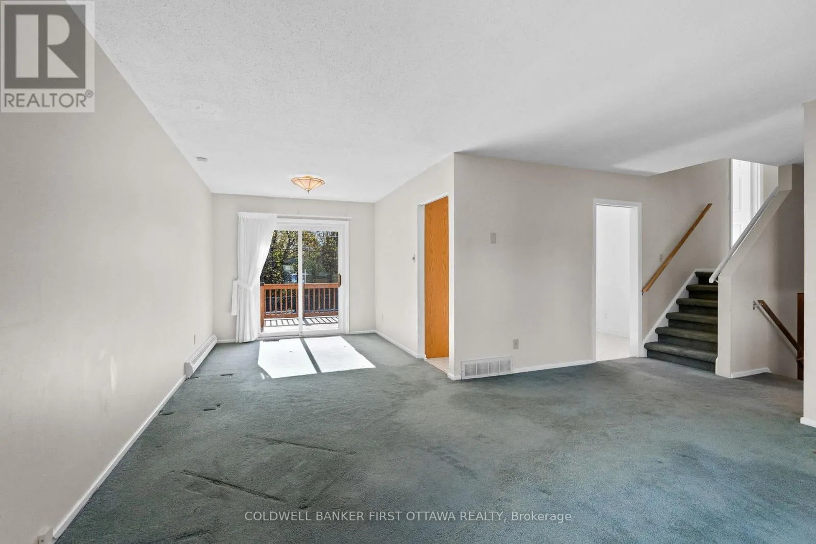 7 MIDDLEWOOD COURT