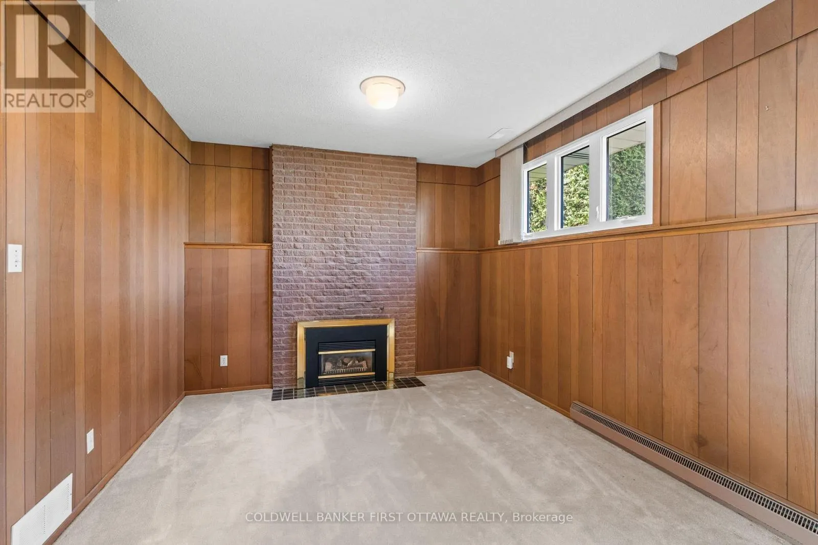 7 MIDDLEWOOD COURT