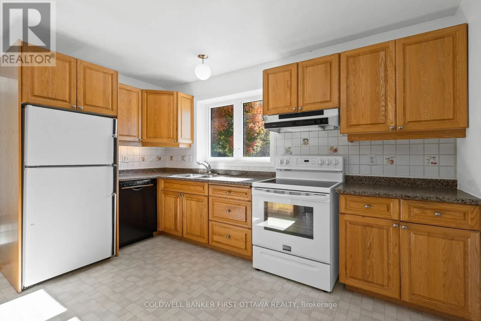 7 MIDDLEWOOD COURT