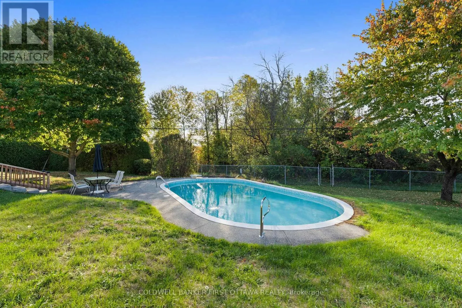 7 MIDDLEWOOD COURT