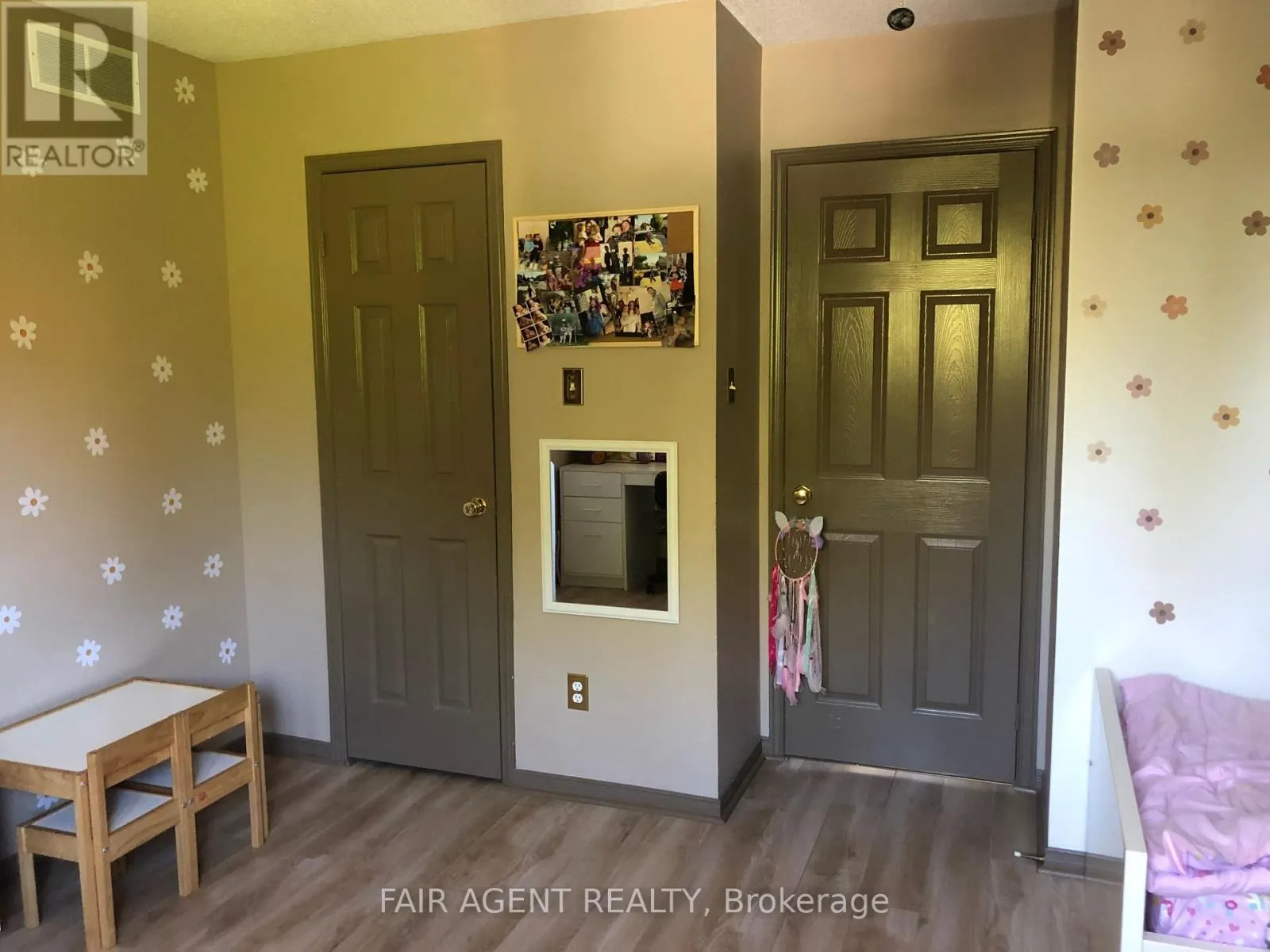 562 ERINBROOK DRIVE