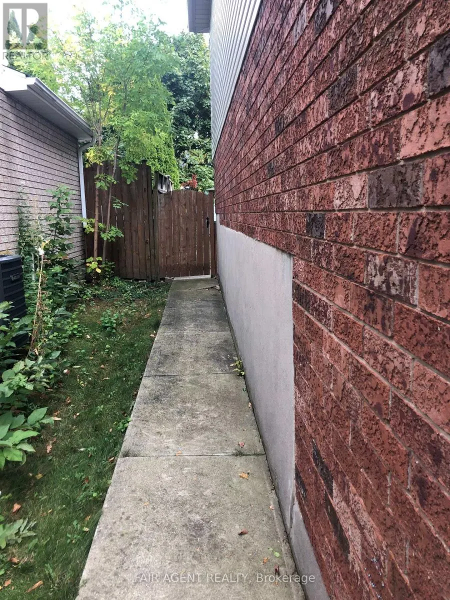 562 ERINBROOK DRIVE