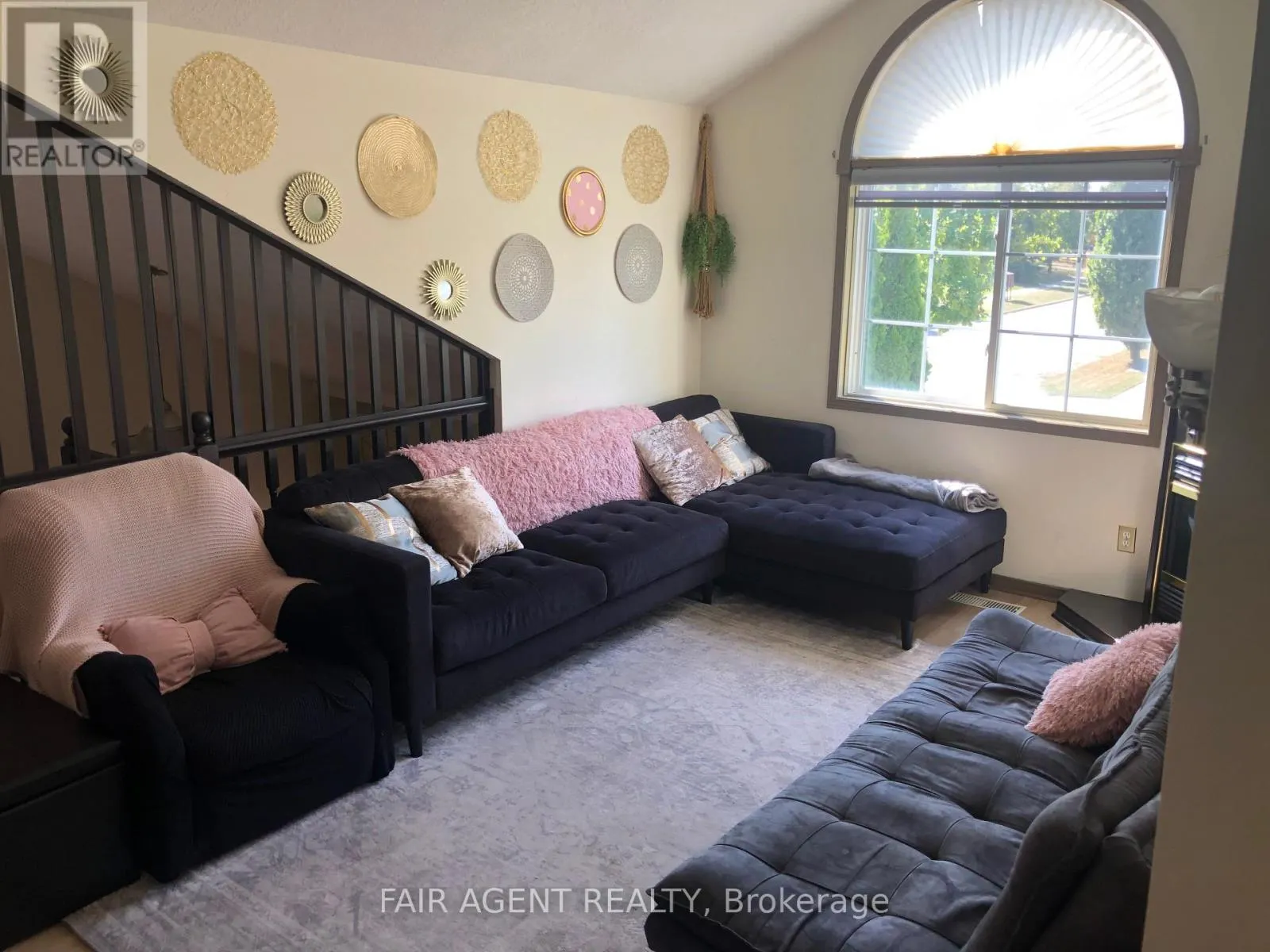562 ERINBROOK DRIVE