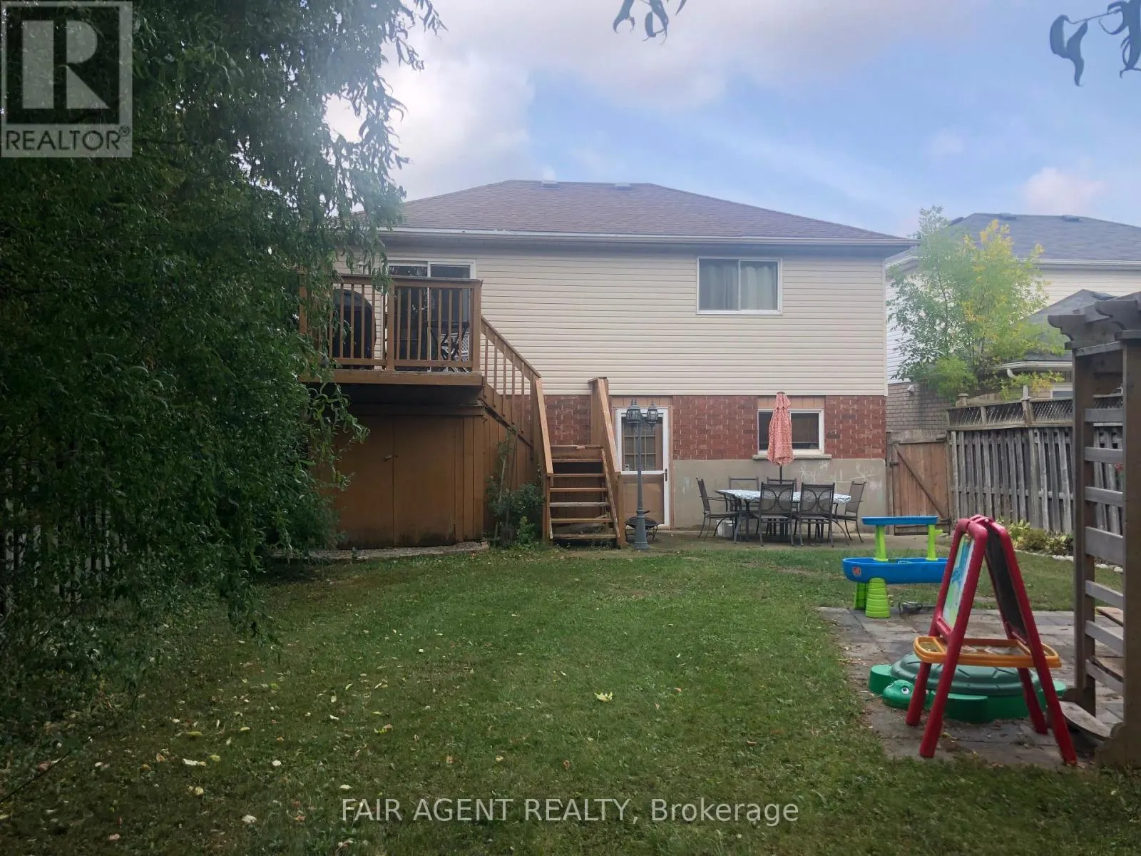 562 ERINBROOK DRIVE