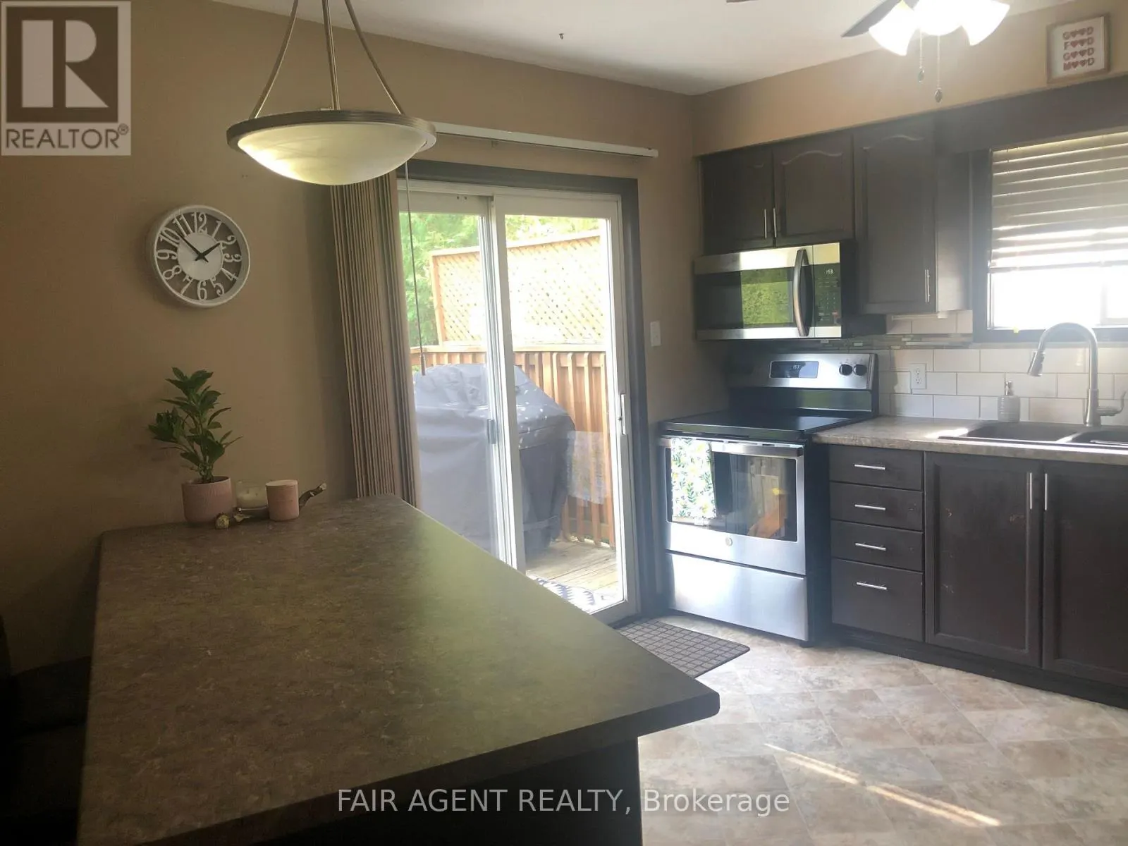 562 ERINBROOK DRIVE