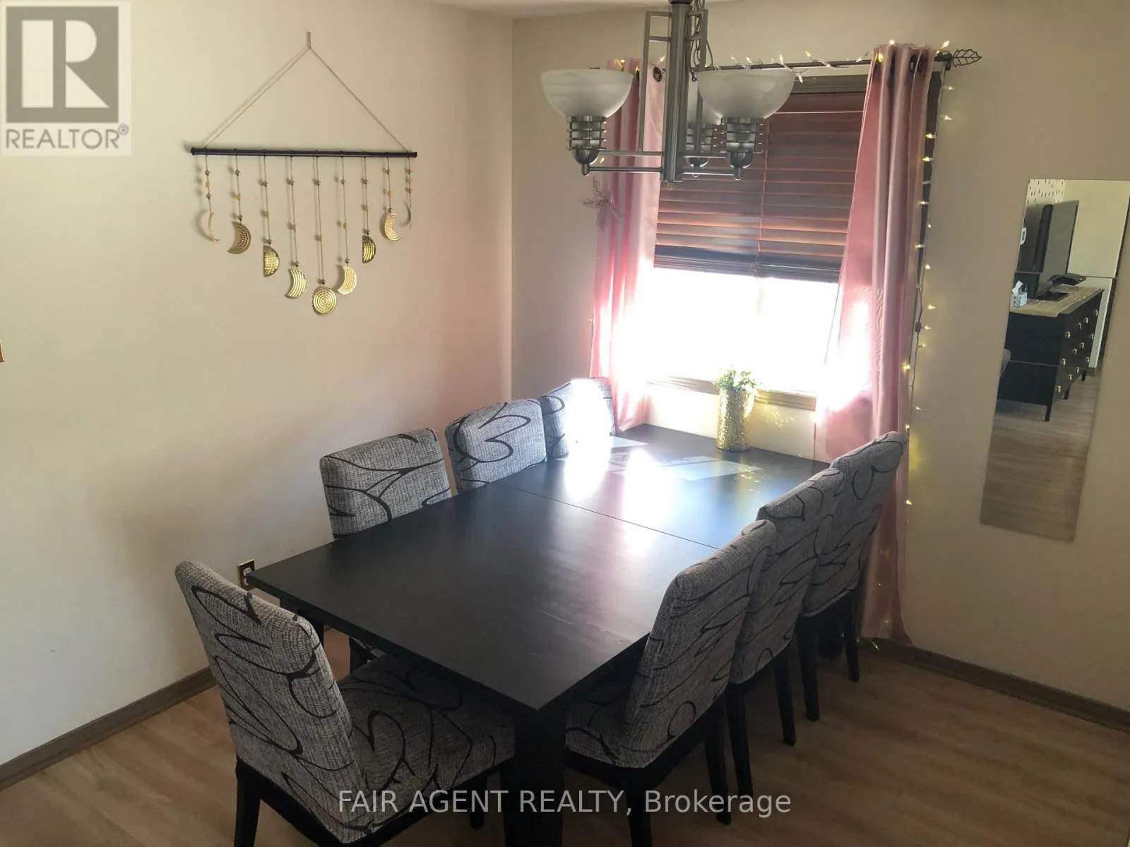 562 ERINBROOK DRIVE