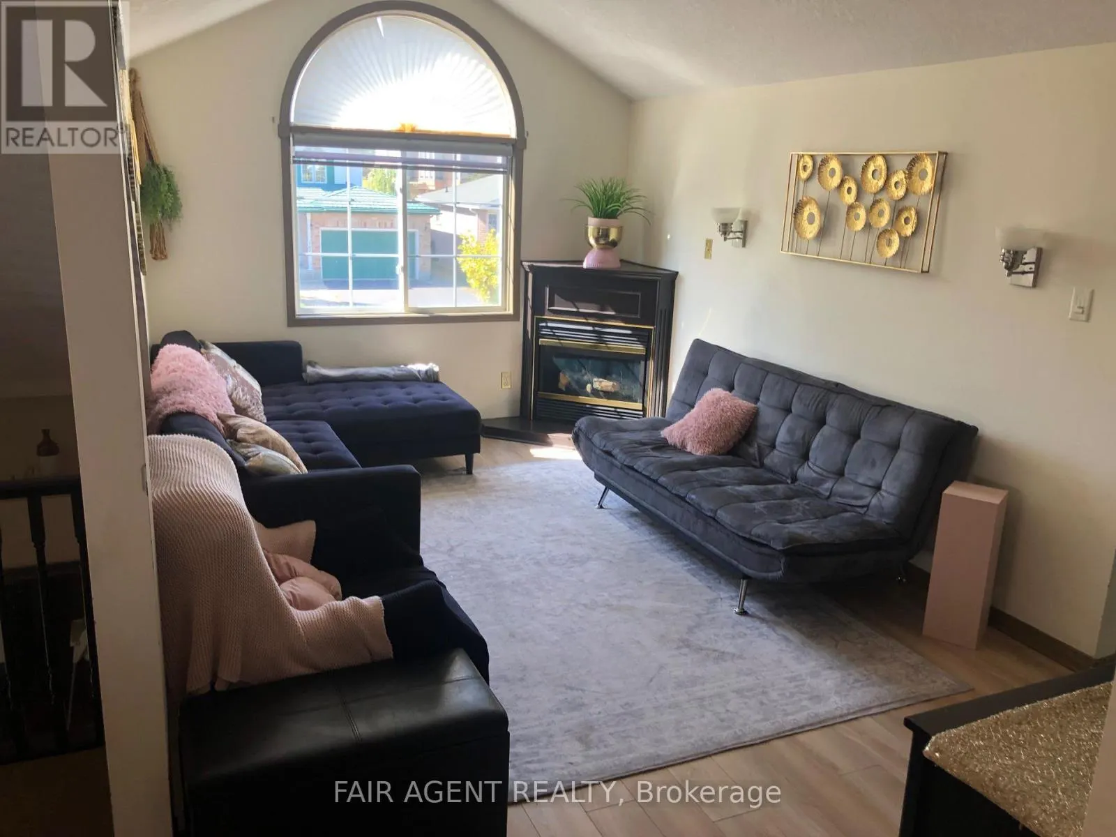 562 ERINBROOK DRIVE