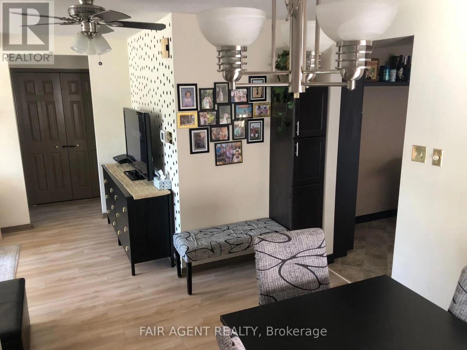 562 ERINBROOK DRIVE